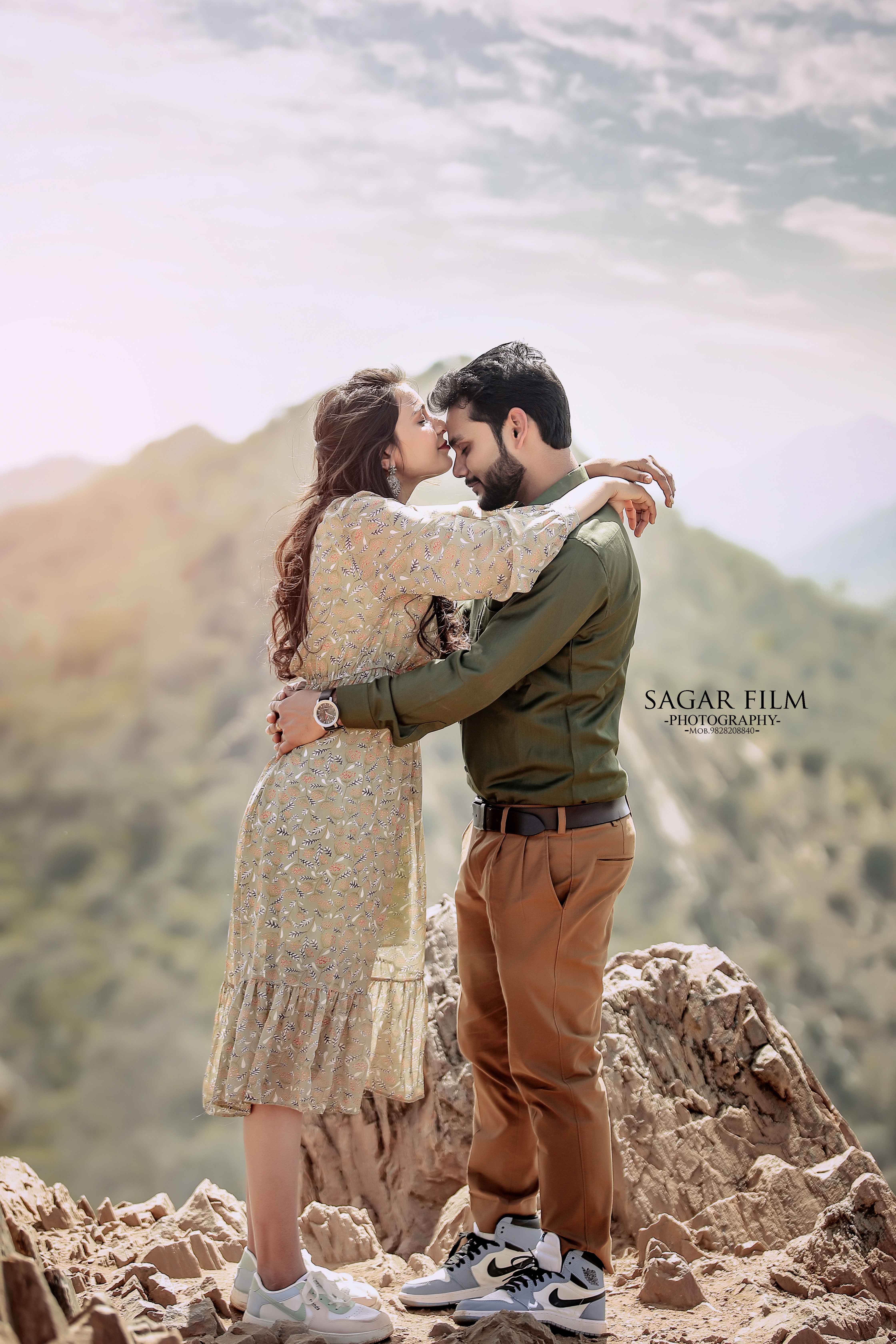 Pre-wedding pose